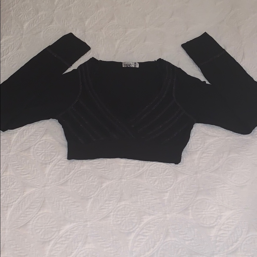 Bershka Crop top with long sleeves. V neckline  M